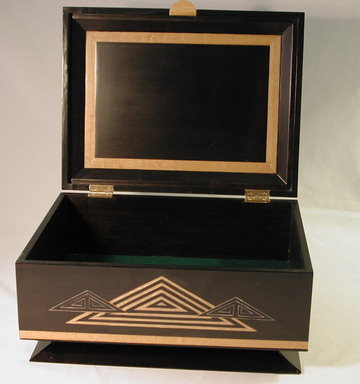 Artistic wood box - Ebonized cherry with lacquer finish - Black Nile 